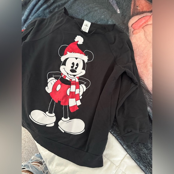 Disney Tops - Disney Christmas Mickey off the shoulder top cropped sleeve size L